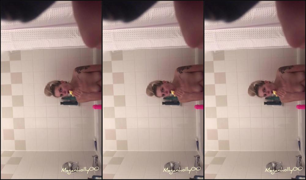 Meganholly00 Bathtub Fun