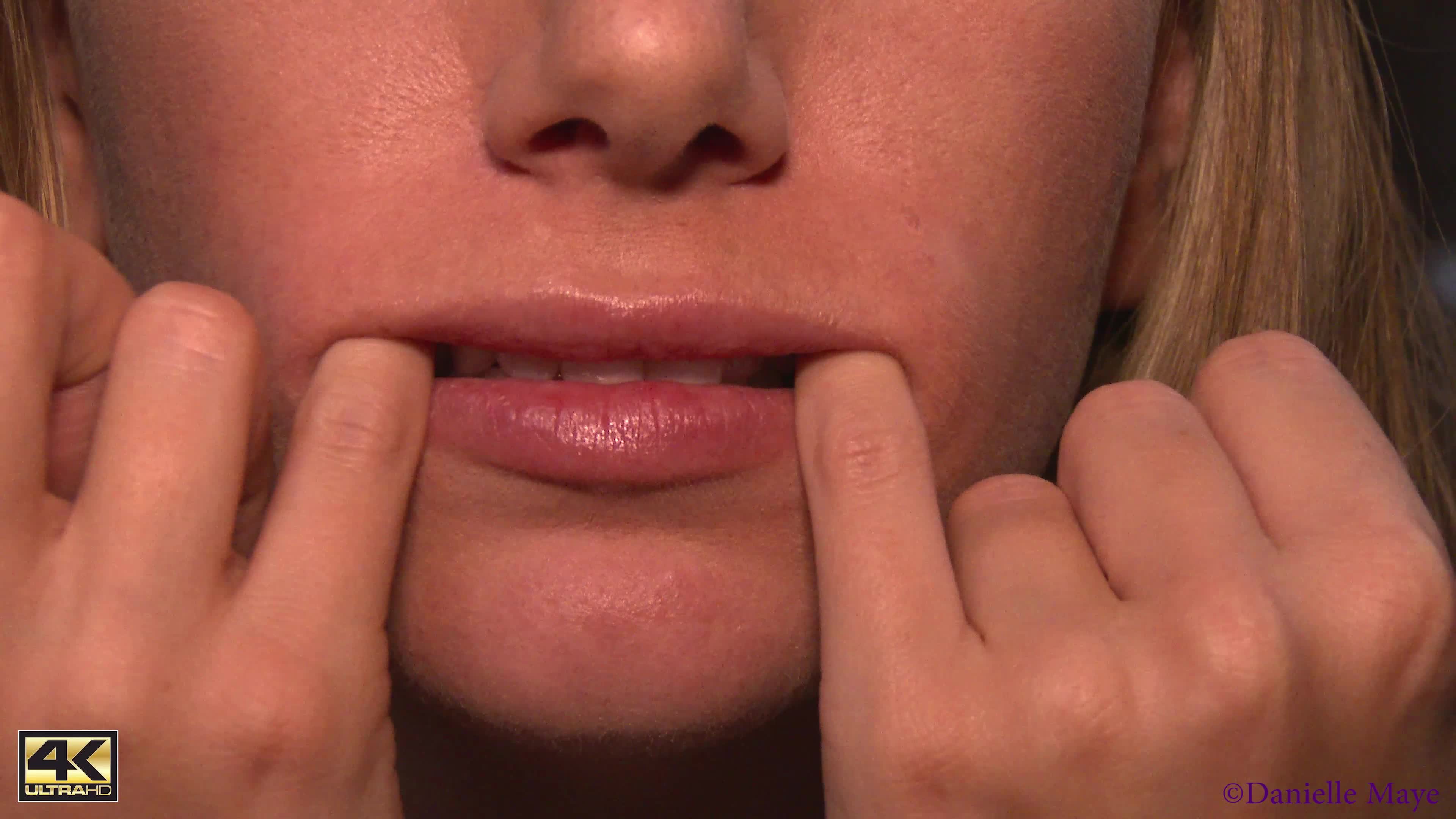 Mouth  Lip Curling 4K - October 22, 2015