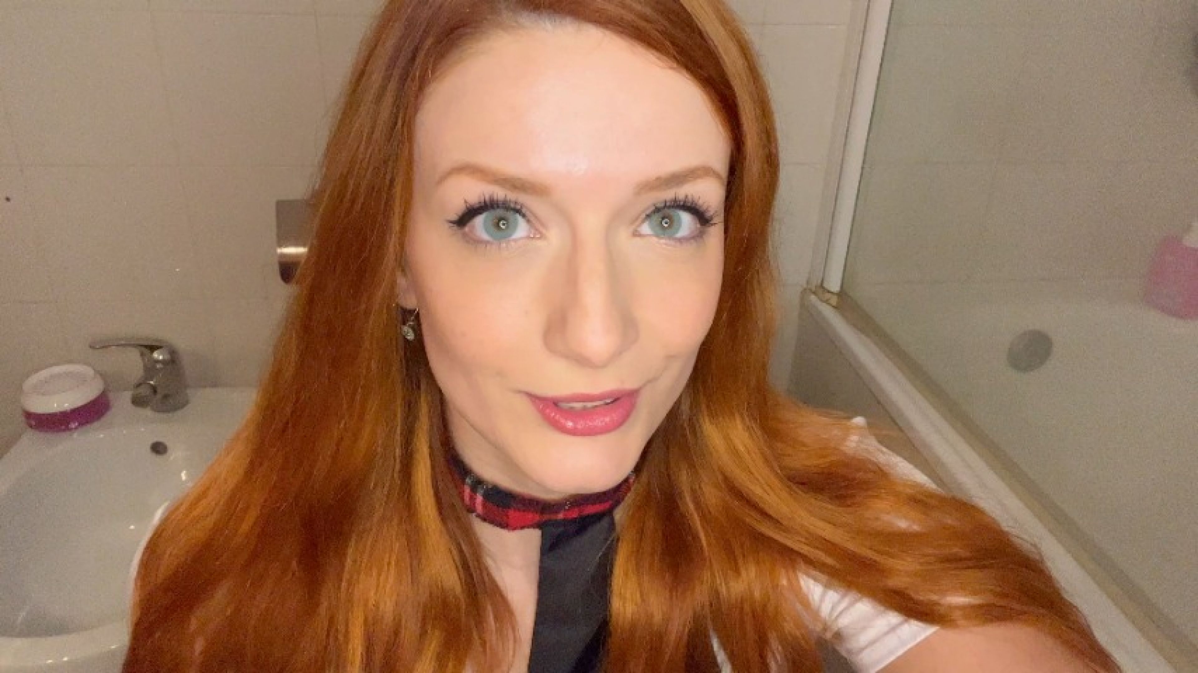 Toilet fetish on school uniform-pee-squirt