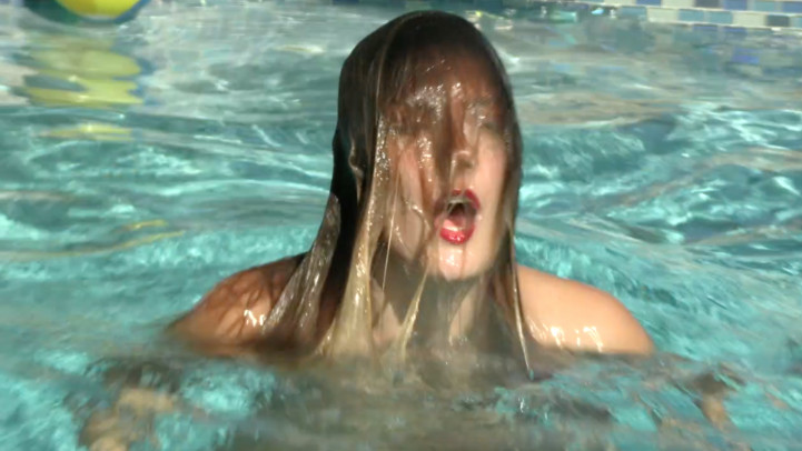 Morgana & Vika - Wet Pool Hair