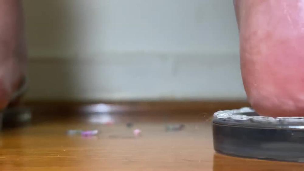 Ebony Giantess Smashes In Flip Flops