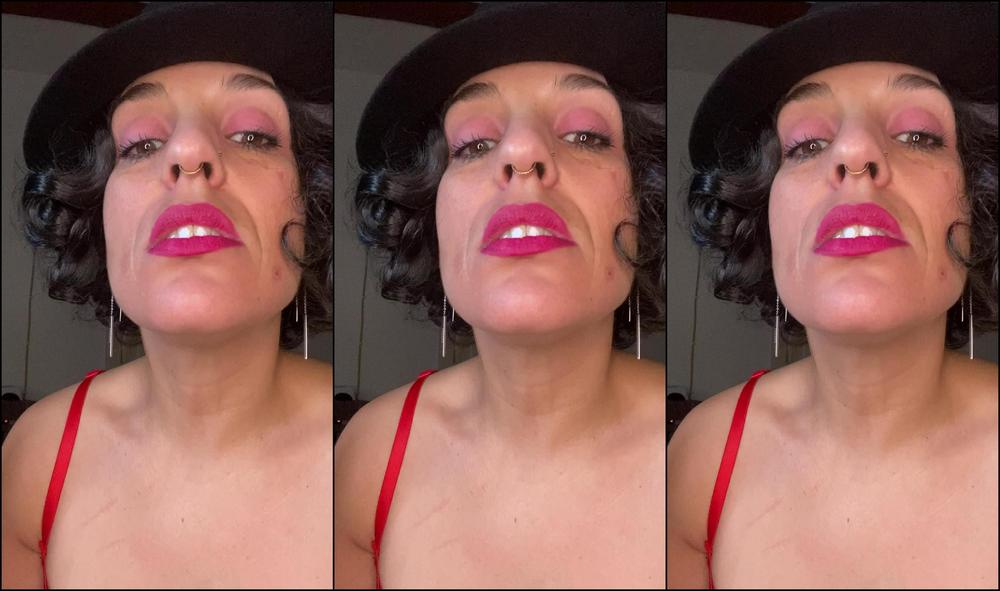 Emprexkala Smoking In A Wig And Hat