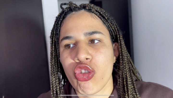 STANDARD V you think i have big juicy lips - May 01, 2023
