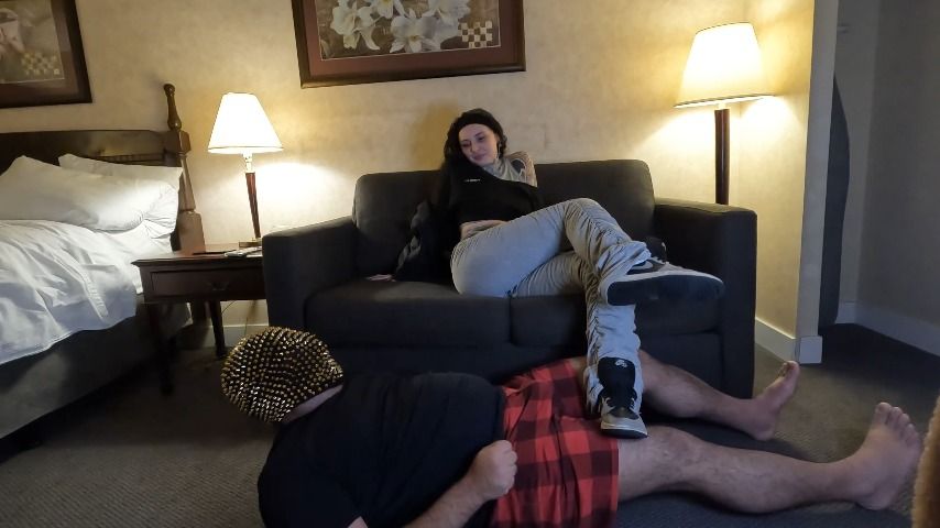 Ballbusting in Sneakers