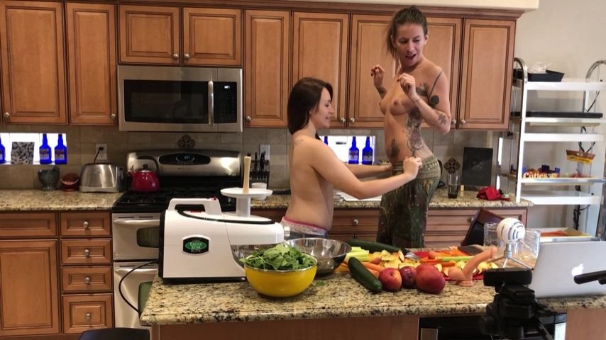 Ciren Verde Two Girls Juicing Mangos Naked