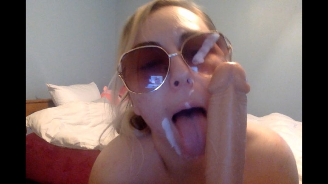 Jiggle Giggles: Son Gets Seduced By Mom