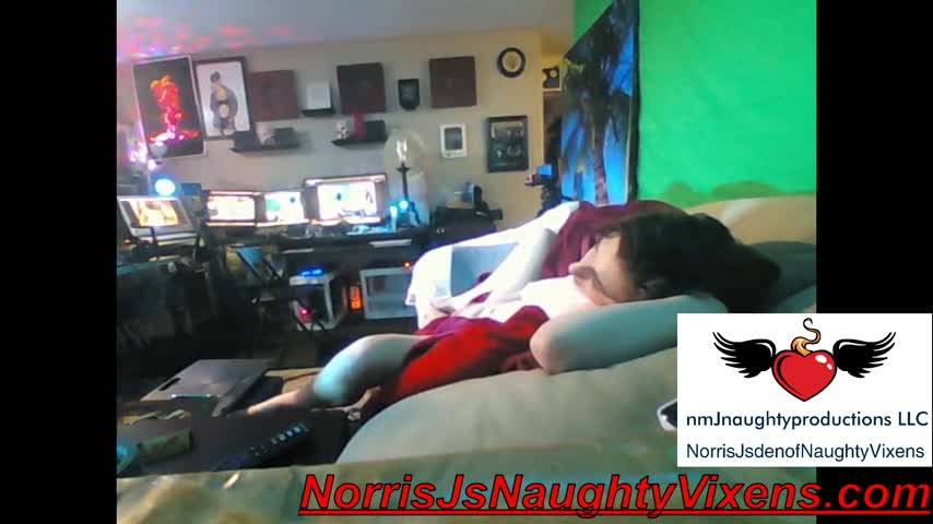 spycam of Autumn Gram masturbating