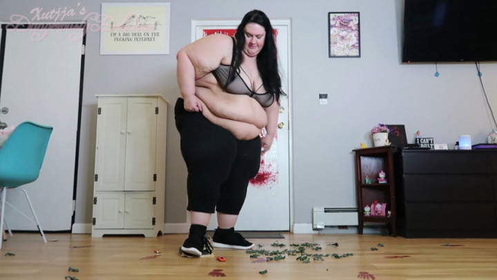 Giantess Crushes the Resistance