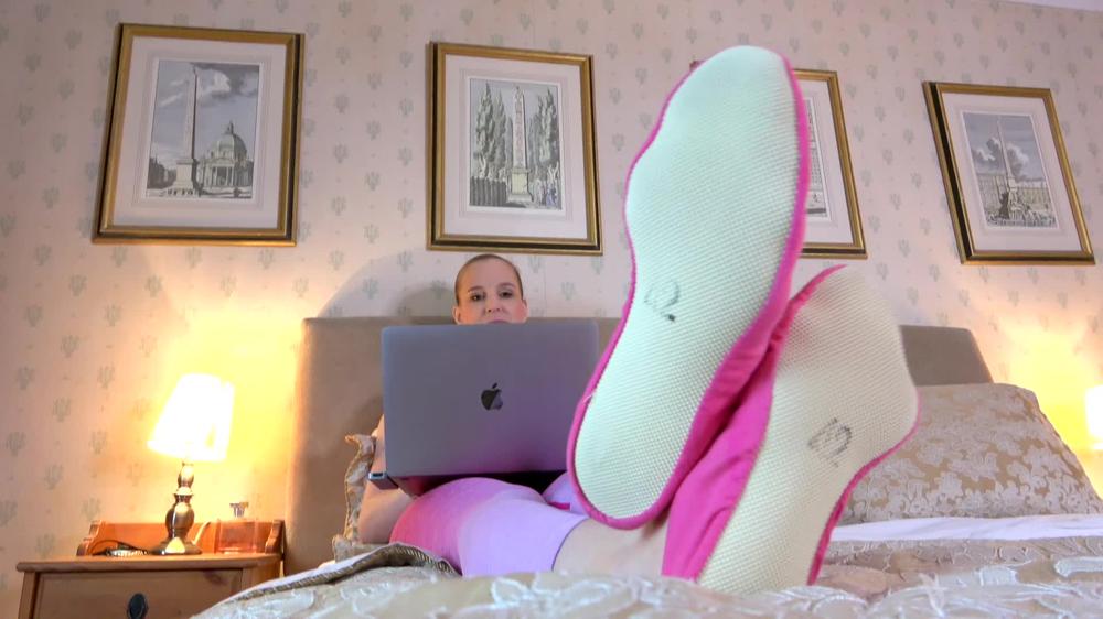 Ariel Anderssen Ignoring You In My Pink Gym Slippers