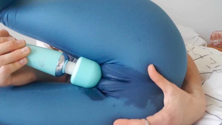Hazel Simone Uncontrollable Squirting In Yoga Pants