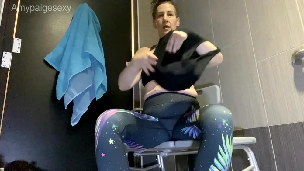 Curvy Mature MILF Amypaige - Gym Sock Strip Wmv25