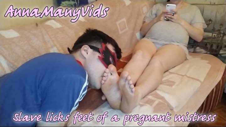 Annamanyvids Slave Licks Feet Of A Pregnant Mistress