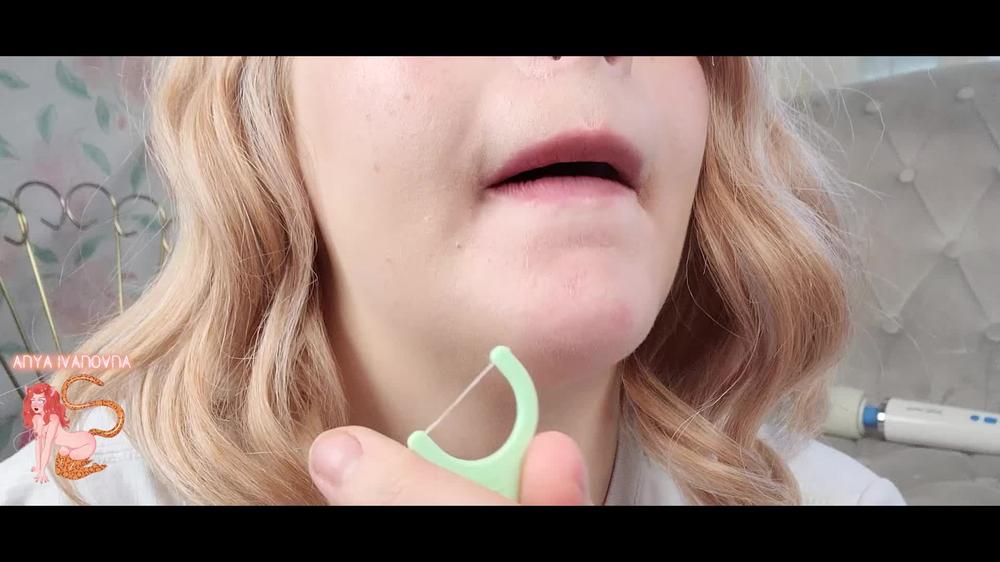 Anya Ivanovna Flossing Fetish