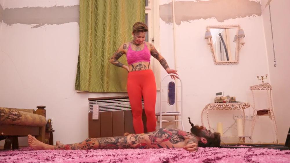 Gymbabe Jogging On The Stomach Of My Husband