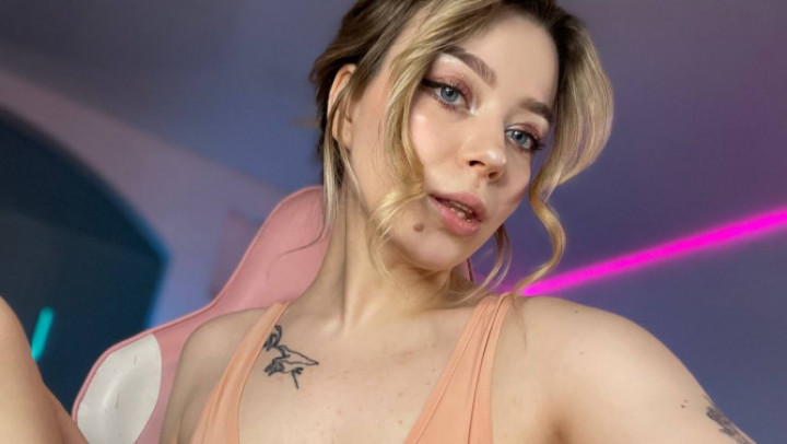 One glam lady - two dicks - Aug 17, 2022