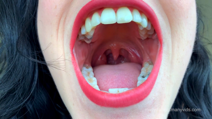 Giantess Teases and Eats You - Vore