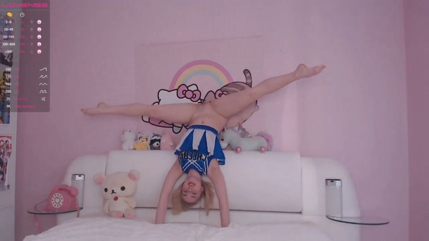 CheerLeader Flexible Show Strip-Tease - January 07, 2022