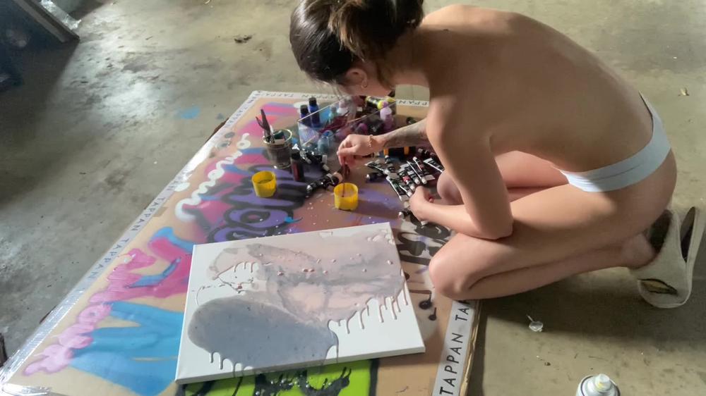 Charlottemae - Creating First Paint Pour - Manyvids