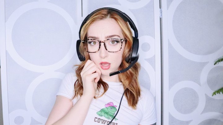 Phatassedangel69 Gamer Girl Loses Bet