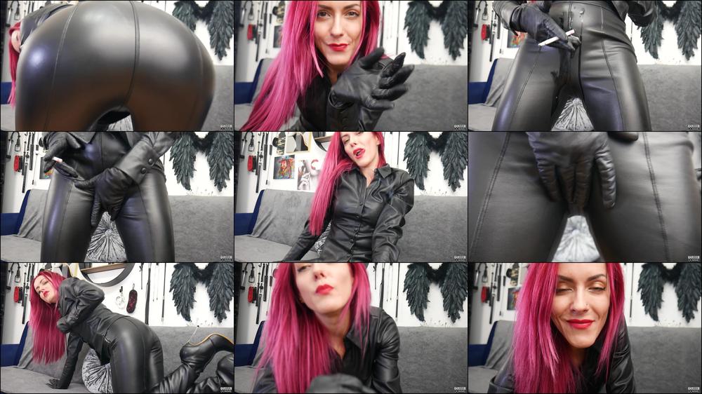 ClaraDomme - Leather Dose