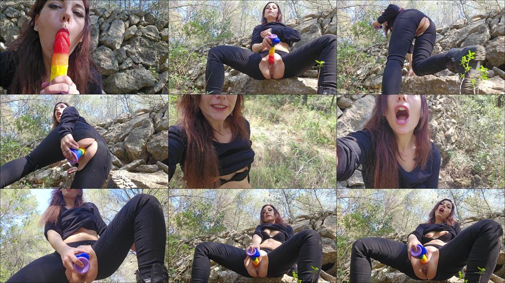 Outdoor Forest Squirting Risky and Hot