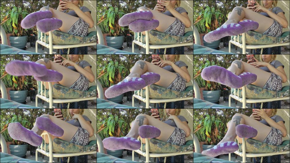Sweater Socks Ignore Tribute - November 11, 2016