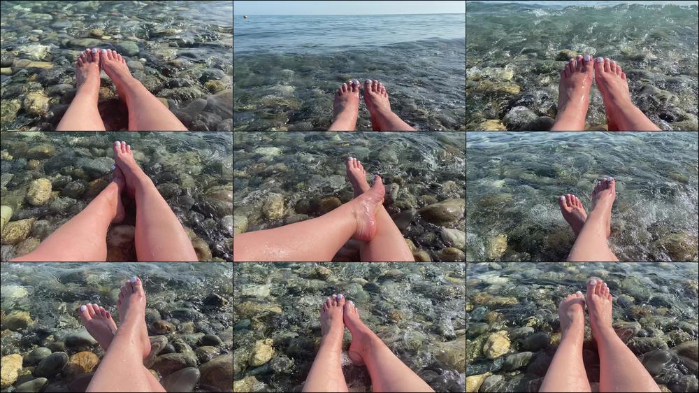 Foot fetish video ! Feet in seawater