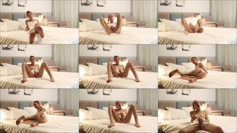 Masturbation on hotel room - August 27, 2022
