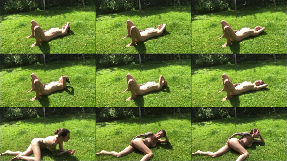 NOISY Pussy Play in the Grass