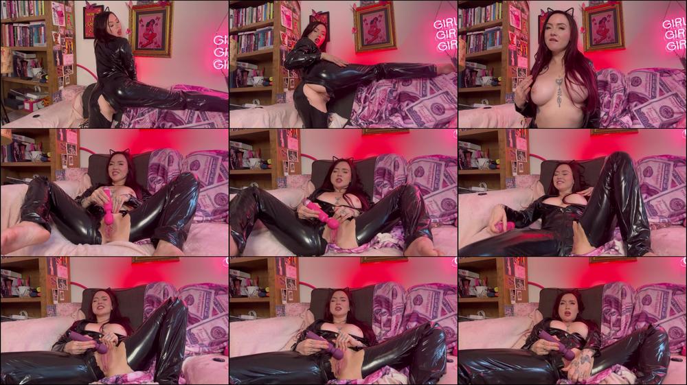 Catwomen cosplay solo play