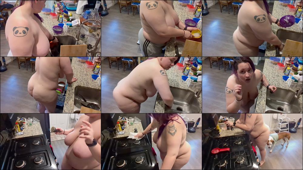 Jiggly MILF Scrubbing Dishes