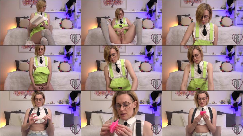 Nerd clones her pussy - November 19, 2022