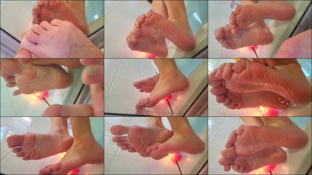 Wrinkled Bath Soles, Toenails JOI