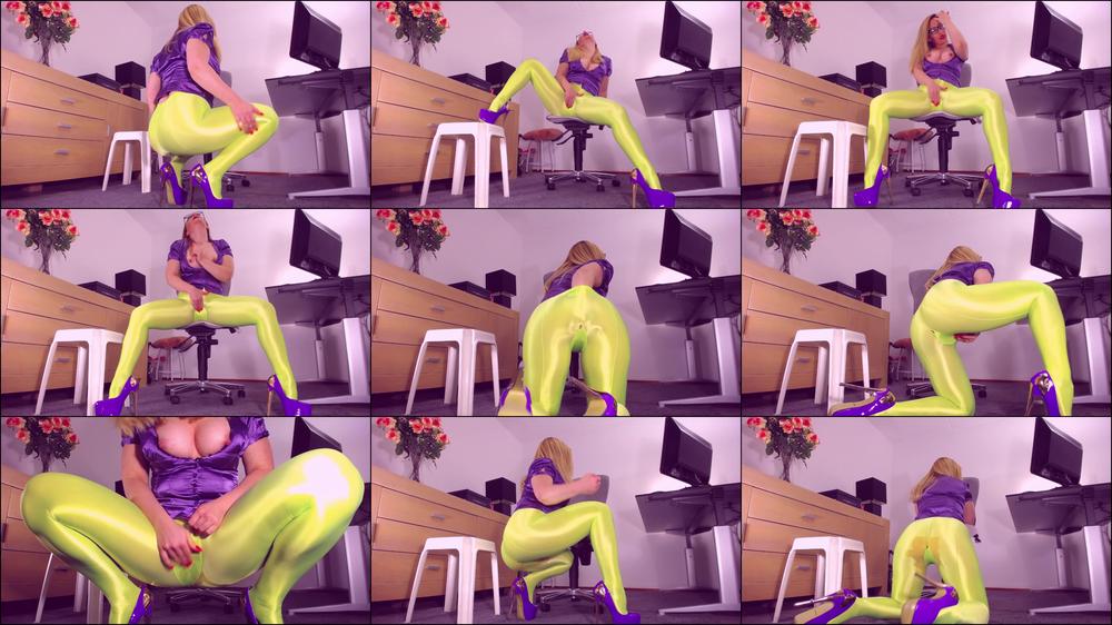 Multi squirt in super shiny pantyhose