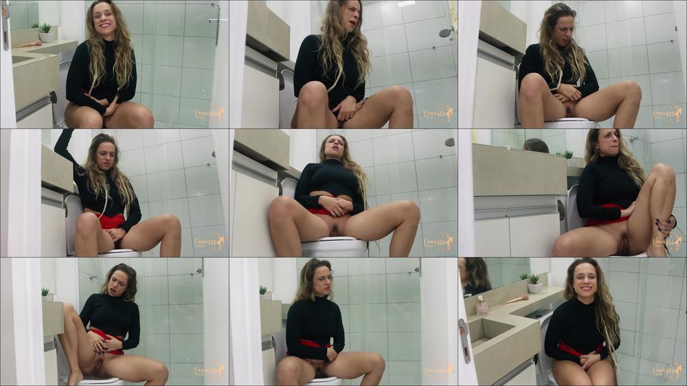 Noisy, stinky farts in the toilet