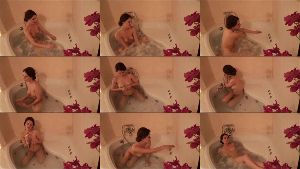 Vintage styling in the Jaccuzi Bath