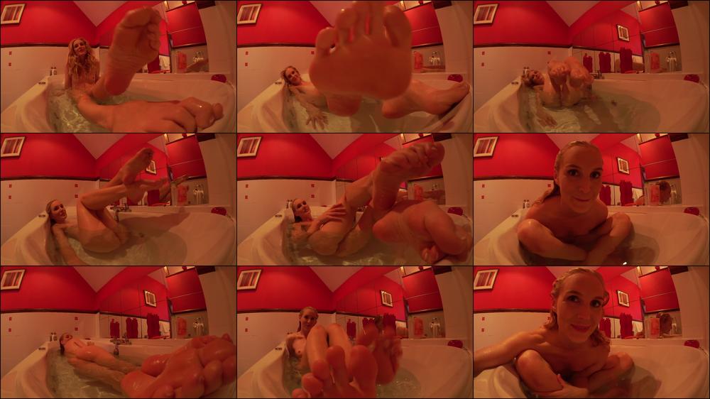 Ariel Anderssen Spreading My Toes In The Bath
