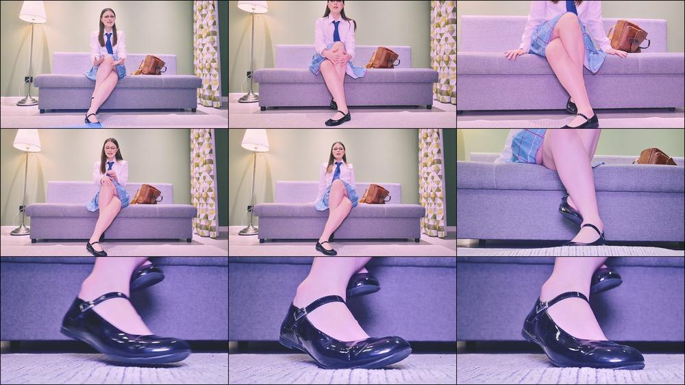 Lovers crossing legs around a schoolgirl
