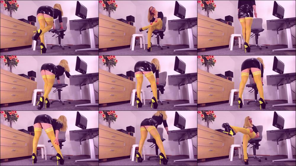 Ur boss makes you cum for her nylon legs
