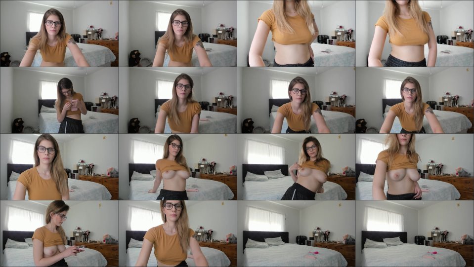 Meganholly00 Flashing Tits On Cam