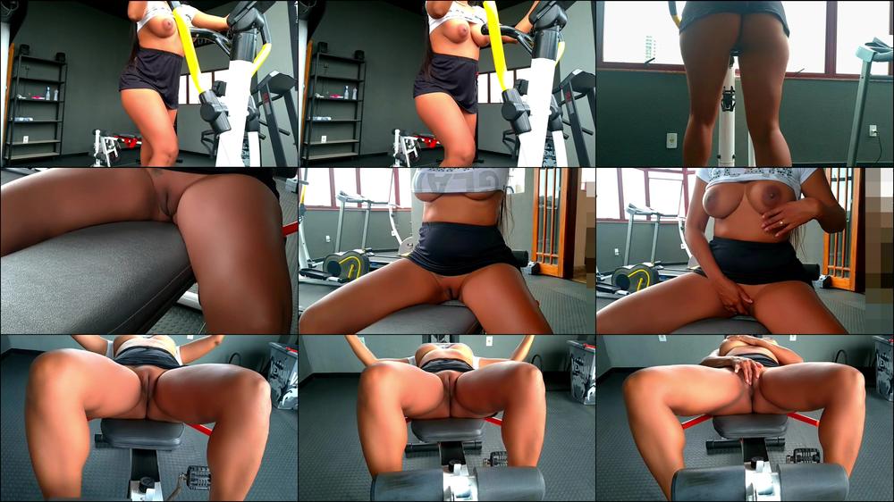 TEASING IN THE GYM NO BRA NO PANTIES