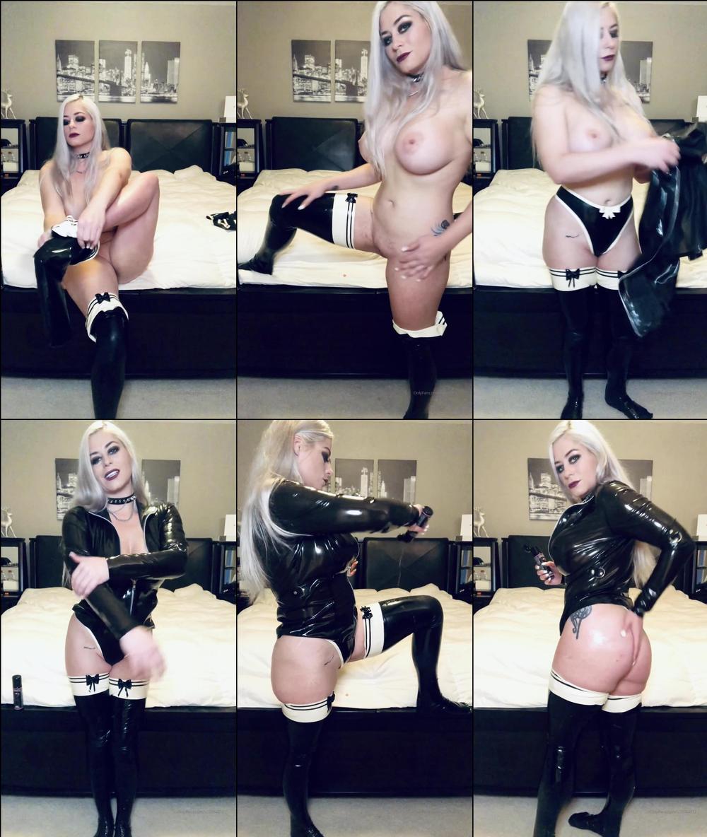 bambiblitz 07 03 2020 24704807 Putting on latex is always fun