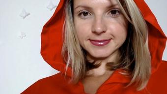 Little Red Riding Hood kissing (Gina Gerson Real)