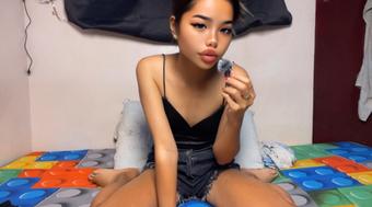 142 Sister Finds Your Dick Pics (FilipinaGirls)