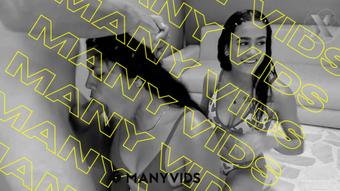 lesbians kneel down to suck my dick (Xlivestudio)