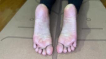 Ebony Yogi Shows Off Her Yoga Feet (Pink Foxx)