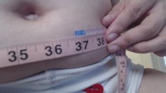 Measuring belly for the first time (PrincessDi)
