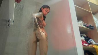 accompany me to bathe (Jessica Alvarez)