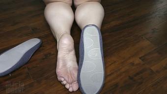 Spring Cleaning Foot Fetish (Maria Moore)