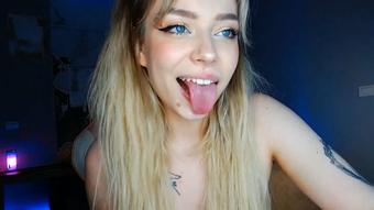 White girl sucks black cock with pleasur - Aug 14, 2022 (MaddieSunn)